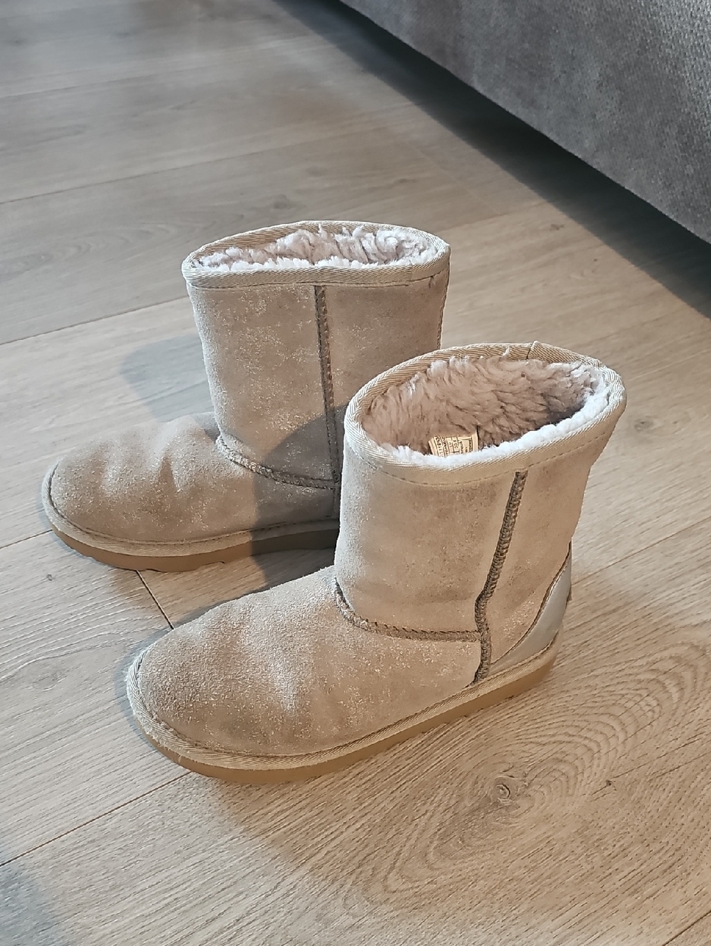 UGG Australia Classic Shimmer sz 2 kids winter suede shearling boots